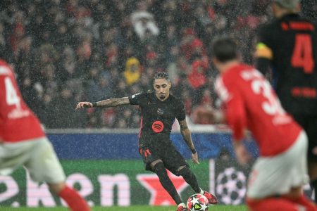 برشلونة يقلب الطاولة على بنفيكا في مباراة مثيرة بدوري الأبطال