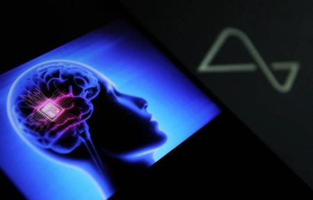 ماسك يعد المكفوفين باستعادة بصرهم خلال عام واحد