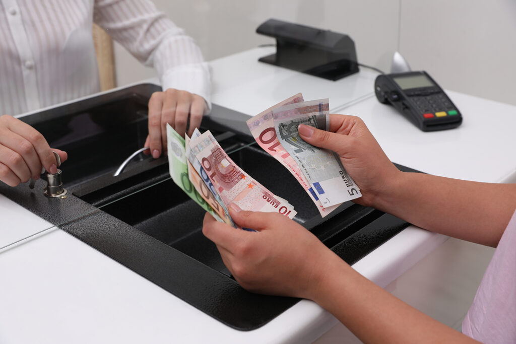 أسعار صرف أهم العملات الأجنبية اليوم الأربعاء