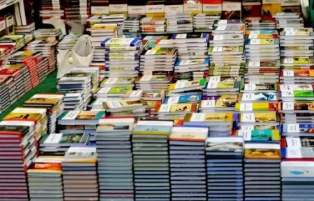 مكتبات تشكو مزاحمة المدارس الخصوصية لنشاطها التجاري