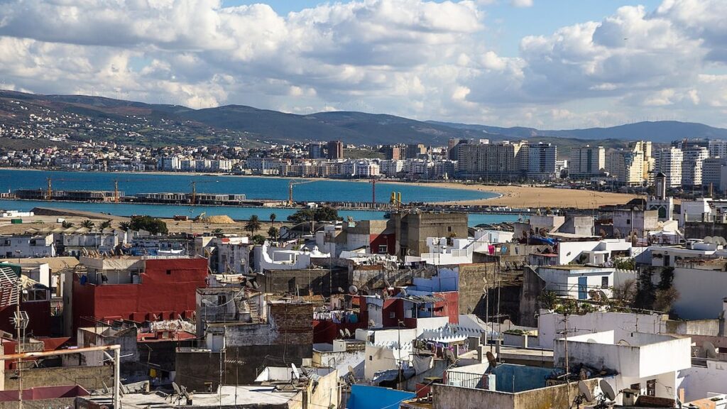 أجواء ضبابية ورياح معتدلة تخيم على طنجة