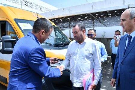 إقليم وزان .. أسطول النقل المدرسي يتعزز بتسليم 17 حافلة جديدة