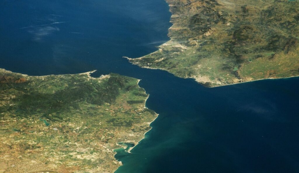 هل المغرب بحاجة فعلية إلى نفق بحري يربطه بإسبانيا عبر مضيق جبل طارق؟