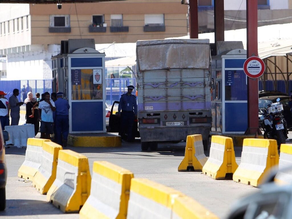 المغرب يعيد فتح معابر سبتة ومليلية المحتلتين على إيقاع خياراته السيادية