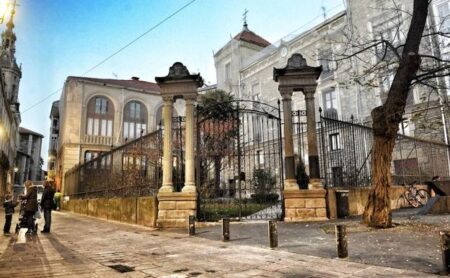 قصر “ألافا إسكيفيل”.. تحفة طنجة المنسية في بلاد الباسك تحت وطأة الديون وعلى حافة الخراب