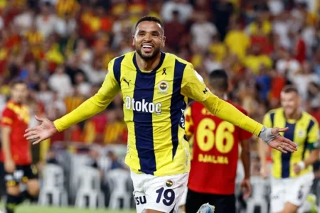 إيفرتون يتمسك بضم النصيري رغم تعقيدات الميركاتو الشتوي