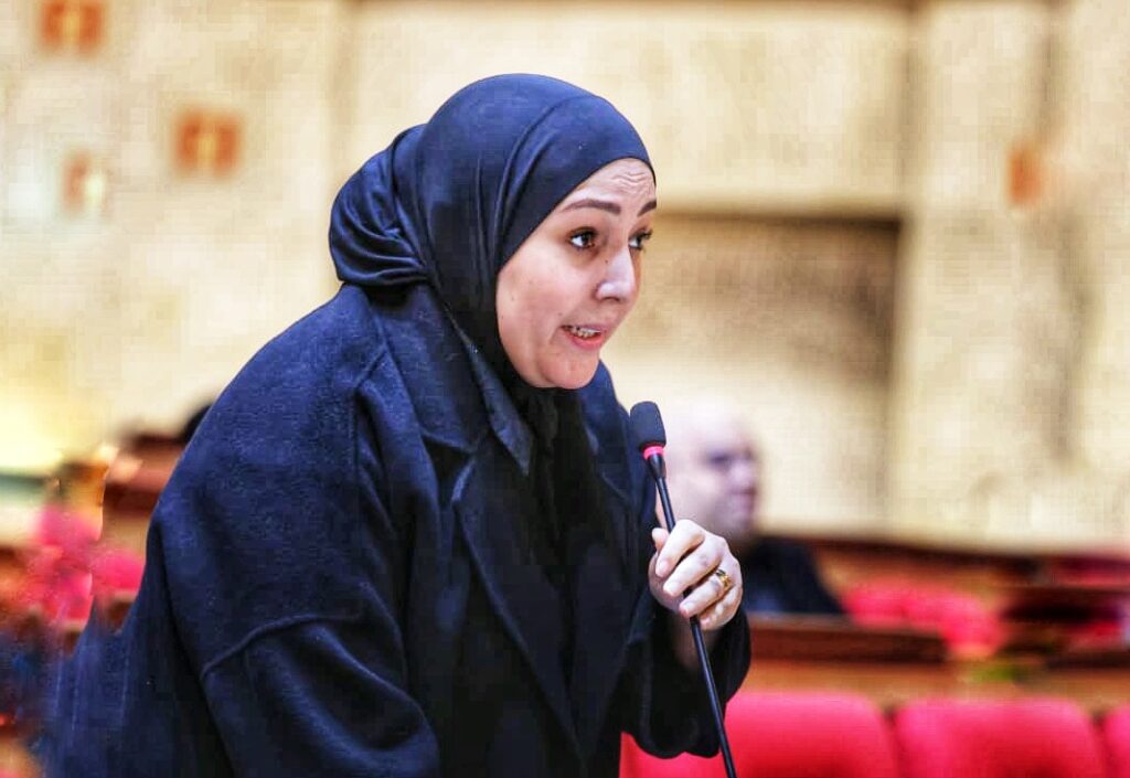 مقاطعة وانقسام.. موقف العشيري يكشف “صراع الإرادات” داخل حزب الاستقلال