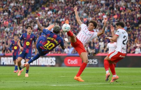 بطولة إسبانيا.. برشلونة يتخلى عن الصدارة بخسارته ديربي كاتالونيا