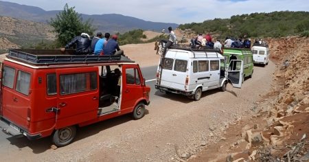 طرق تتمدد وعزلة تستمر.. تشخيص وطني للنقل القروي يلامس واقع قرى جهة طنجة