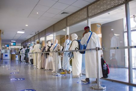 هاجس الأمن يربك عمرة رمضان.. معتمرون بطنجة وتطوان يفضلون التأجيل لحين هدوء الأوضاع