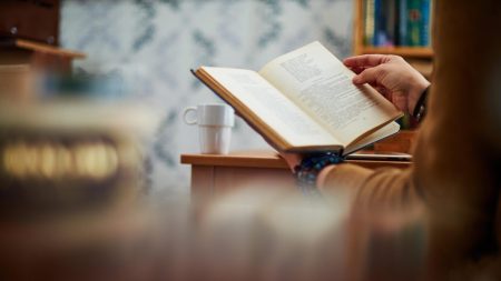 اختيارات تلامس الروح وأخرى تجدد العلاقة مع العالم والذات.. ماذا يقرأ مثقفو الشمال في رمضان؟