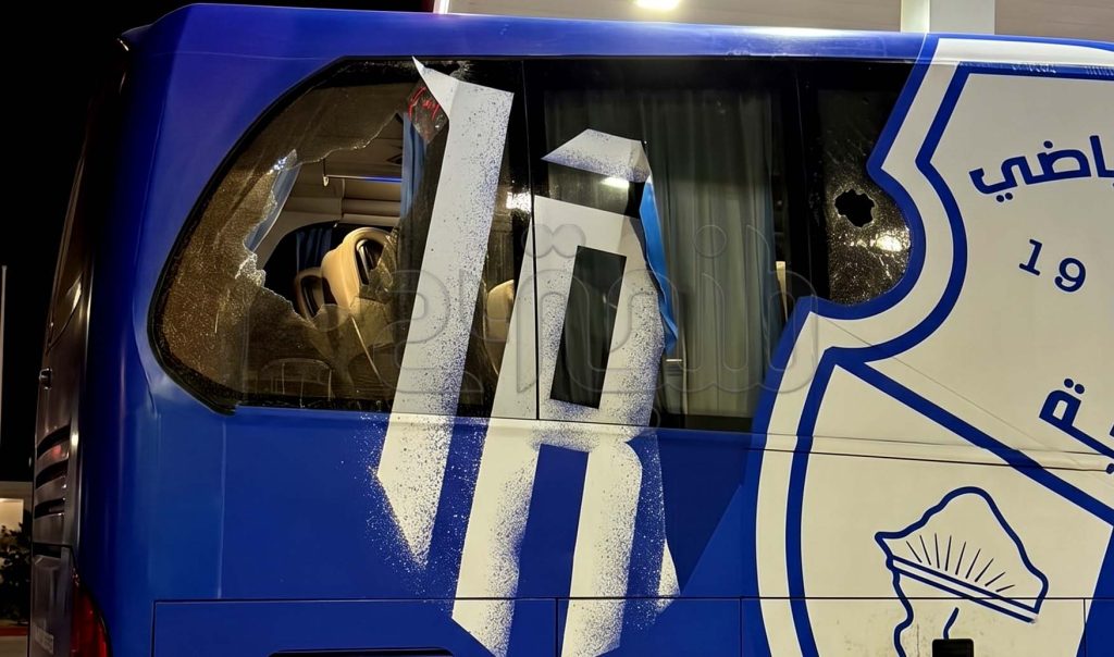 إصابات وخسائر مادية بعد اعتداء على حافلة اتحاد طنجة