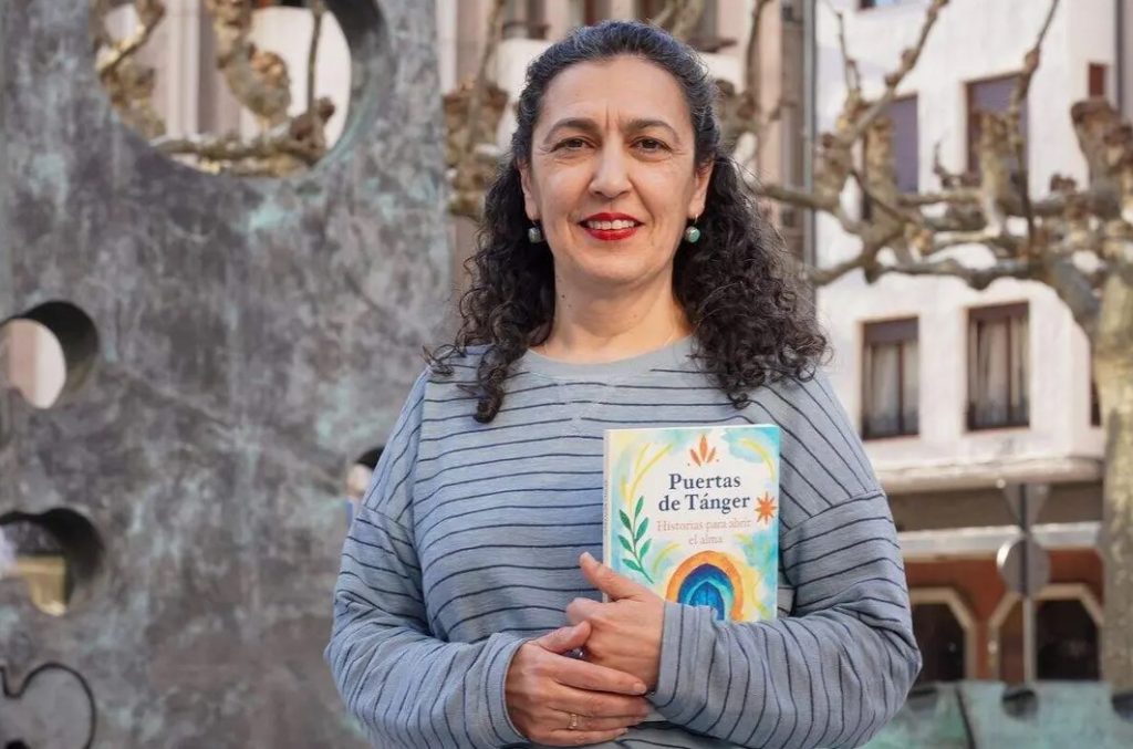 “أبواب طنجة”.. كتاب إسباني يحول صور المدينة إلى حكايات وشعر