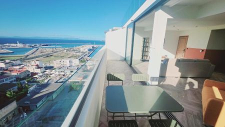 إقبال كثيف يرفع أسعار الكراء السياحي بطنجة وسط تنافس محتدم قبل ذروة الصيف.