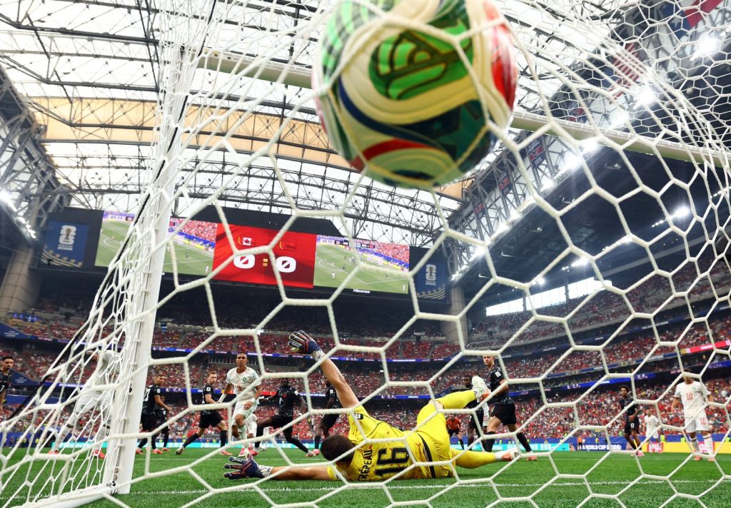 أسود الأطلس يعبرون كندا بثلاثية إلى ربع نهائي كأس العالم