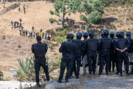 القوات العمومية تمنع وصول 150 شخصا إلى سياج سبتة وسط دعوات لاقتحام جماعي
