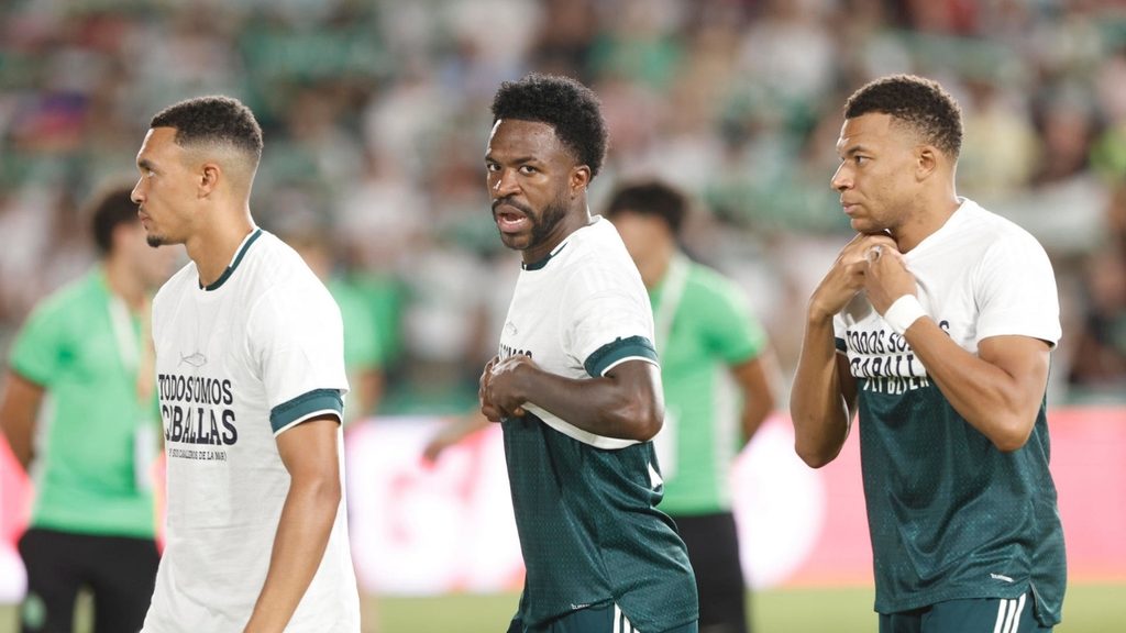 قميص سبتة يقسم مواقف نجوم ريال مدريد حول حدود السياسة داخل الملاعب