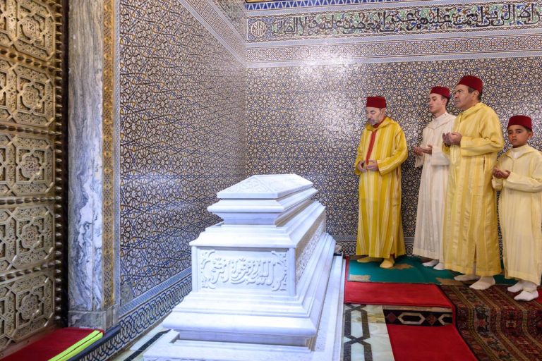 الملك محمد السادس يترأس إحياء الذكرى الـ28 لوفاة والده الحسن الثاني