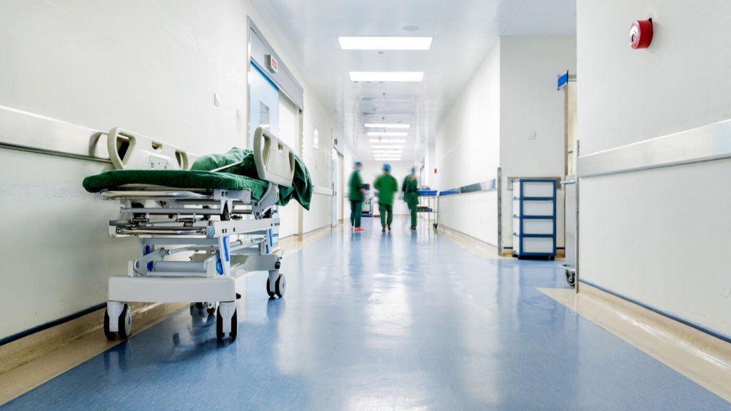 موظفو الصحة بجهة طنجة ينتظرون موعد الامتحانات المهنية والنقابة تطالب بالتدخل