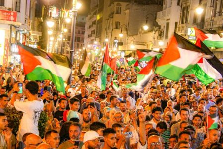 توالي قرارات المنع وسجال “الكوفيين”.. هل ما زالت وقفات فلسطين مؤثرة في طنجة؟