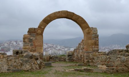 ماذا يحدث لآثار تمودة؟ دراسة جيولوجية ترصد عوامل تآكل الأحجار التاريخية