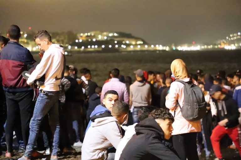 دراسة: العمل والشهادات لم يعودا كافيين لإقناع بعض الشباب بالبقاء في المغرب