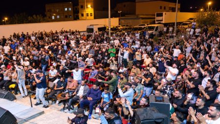 مقاهي طنجة تستعيد زمن الغيوان.. موسيقى وذاكرة وجمهور عابر للأجيال